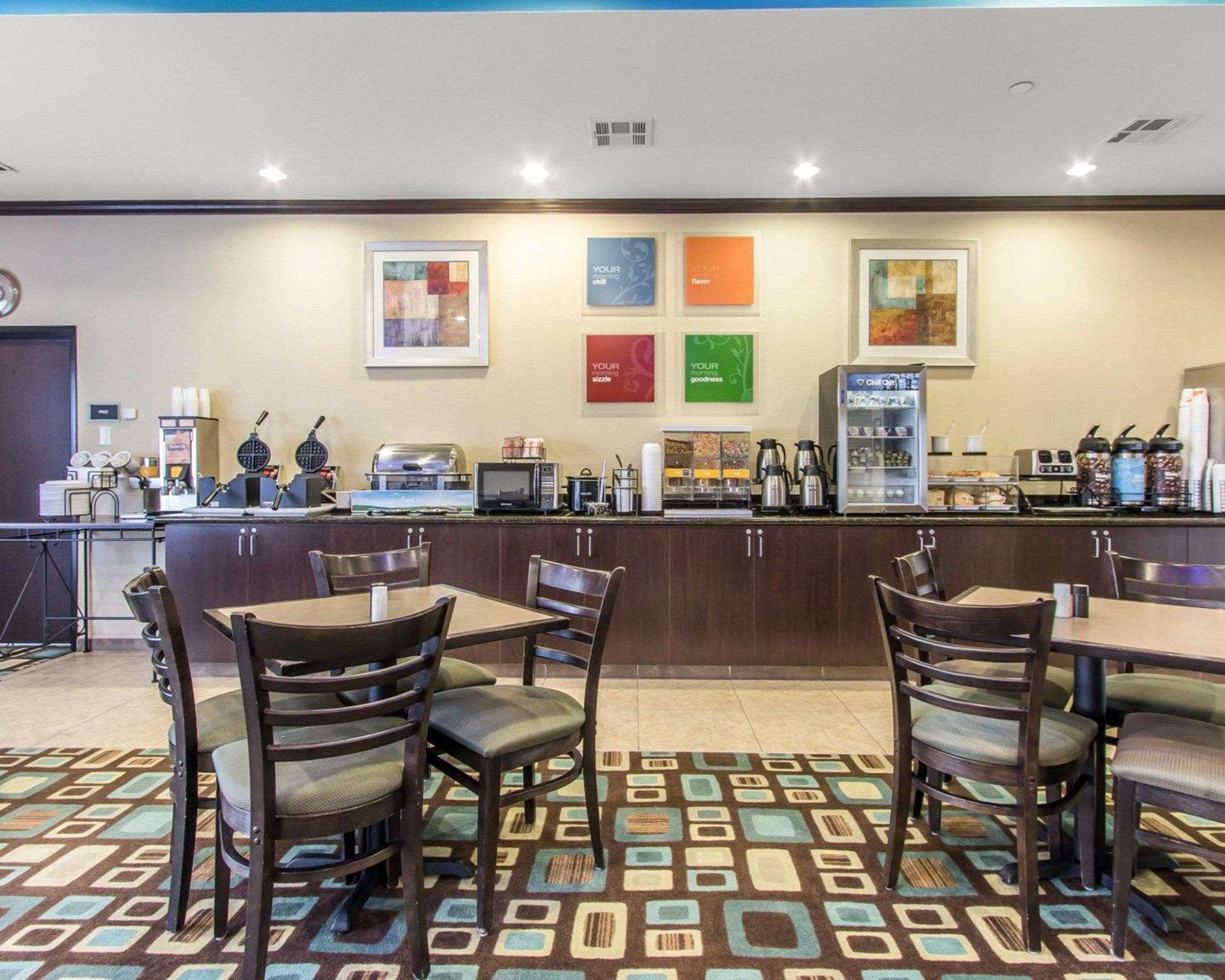 俄克拉何马城机场康福特茵套房酒店 奧克拉荷馬 外观 照片